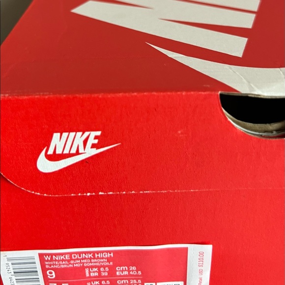 Brand new women Nike Dunk Hi size 9 - Picture 2 of 2